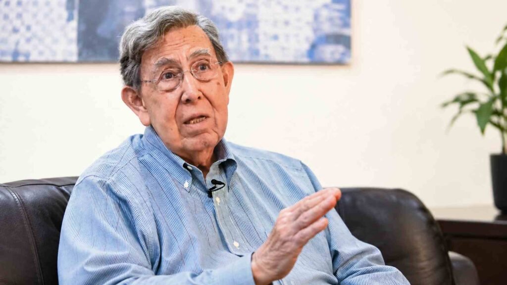 Familiares de Cuauhtémoc Cárdenas confirmaron su fallecimiento a través de las redes sociales.