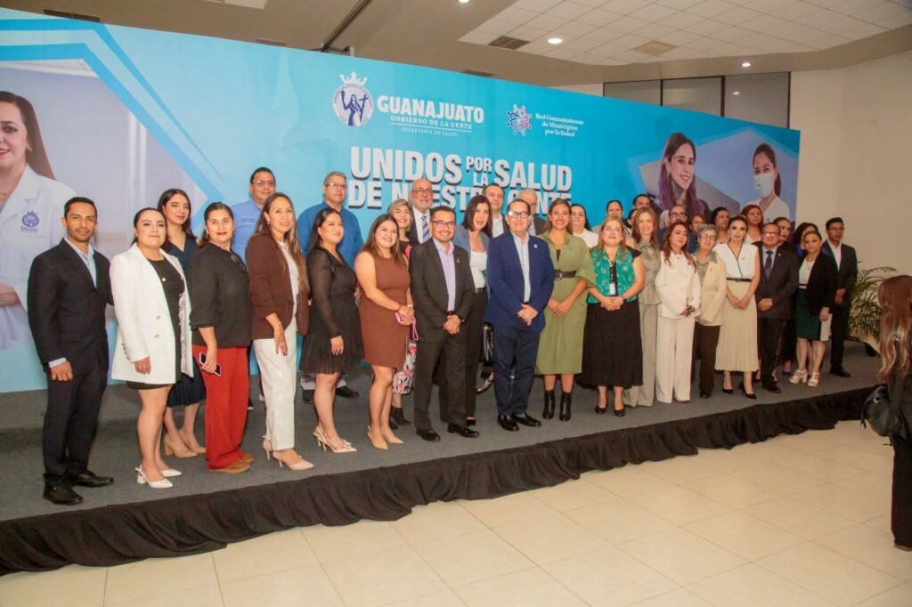 SSG suma esfuerzos con los 46 municipios a favor de la salud Se reúnen autoridades de Guanajuato y de Salud para impulsar acciones que brinden un mejor servicio de salud a los guanajuatenses.