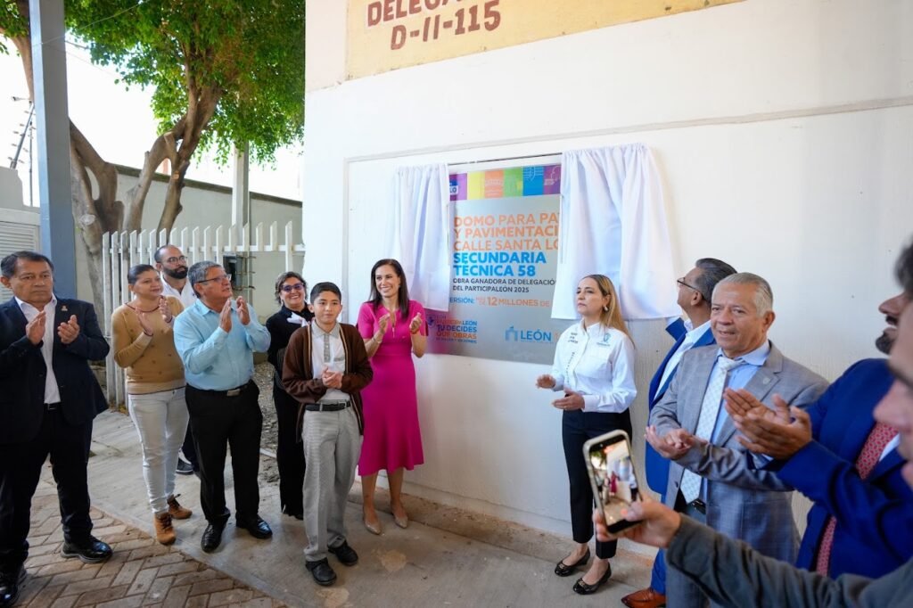 Ale Gutiérrez destacó que se incluyó dos techumbres, rehabilitación de canchas, captación de agua pluvial y la pavimentación en la calle Santa Lourdes.