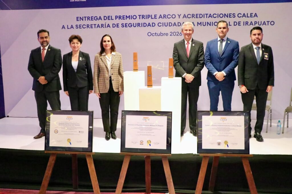 Irapuato recibe reconocimiento internacional de calea en Seguridad Lorena Alfaro destacó que la policía Municipal, Academia de Formación y C4 cumplen estándares internacionales en operación, profesionalización y atención de emergencias.
