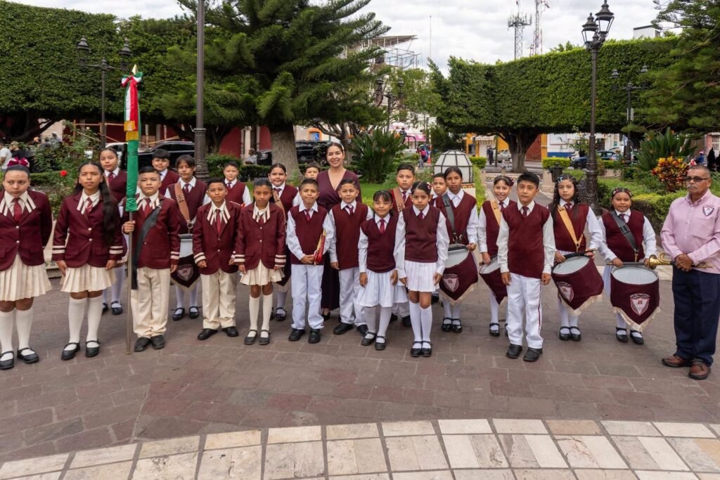 Yozajamby Molina conmemora natalicio de José María Morelos y Pavón Yozajamby Molina conmemoró el aniversario del natalicio de José María Morelos y Pavón en Pénjamo.