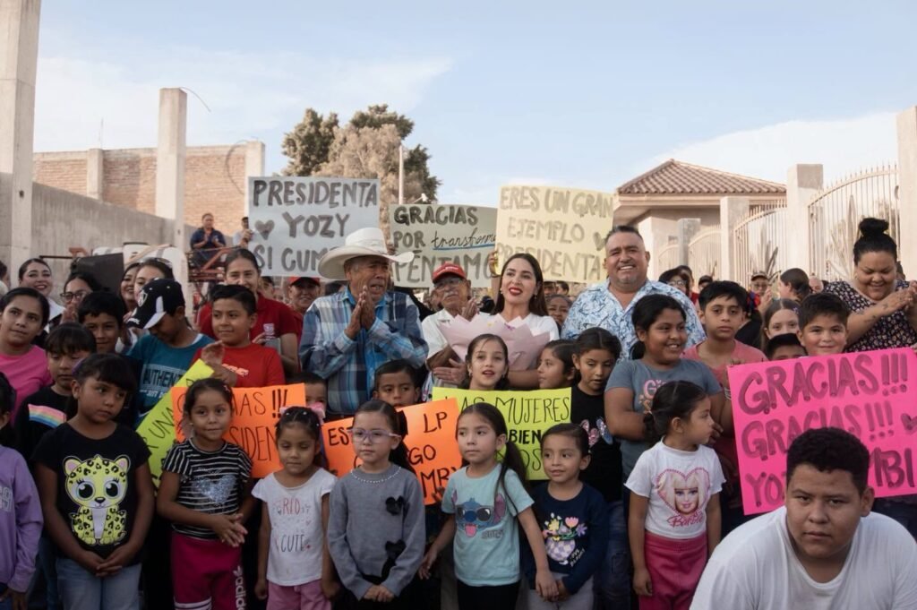 Yozajamby Molina cumple y entrega obras en Estación La Piedad, en Pénjamo En Estación La Piedad, Yozajamby Molina reiteró su compromiso con la ciudadanía y el cumplir obras para mejorar su calidad de vida.