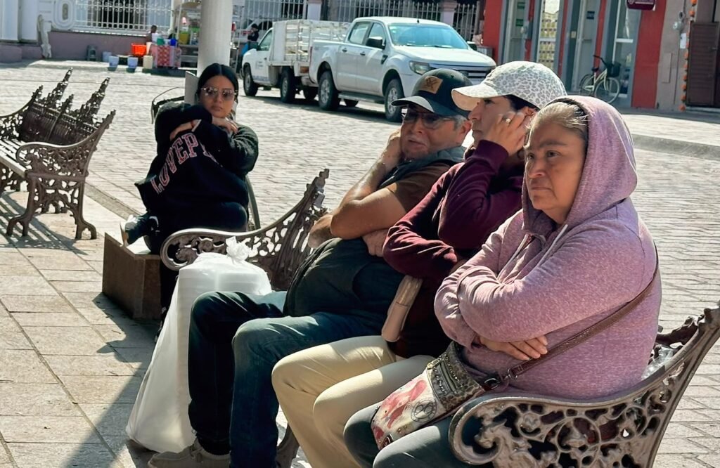 Personal de Protección Civil invitó a la ciudadanía de Apaseo el Grande a tomar las medidas preventivas ante los frentes fríos que llegarán.