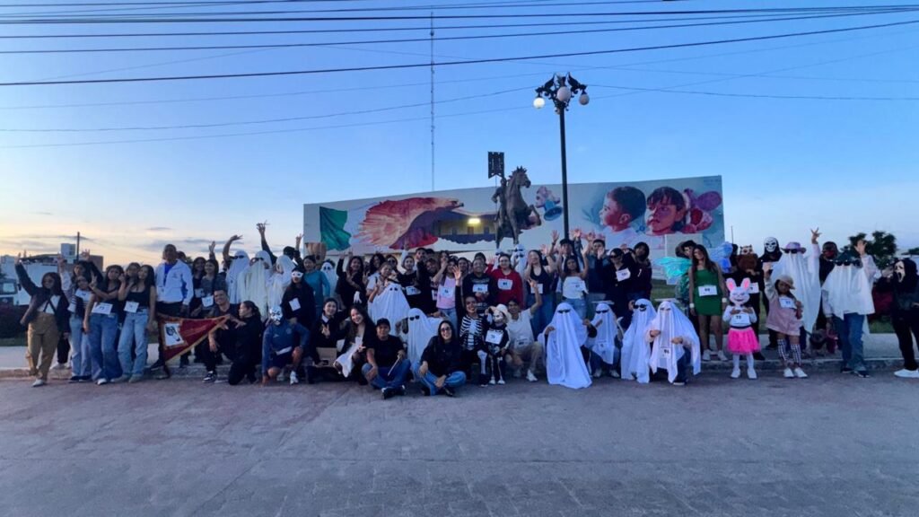 Disfrutan de la primera Caminata Fantasma en Dolores Hidalgo Con estas actividades, Dolores Hidalgo se prepara para vivir una celebración dedicada a honrar la memoria de quienes ya no están.